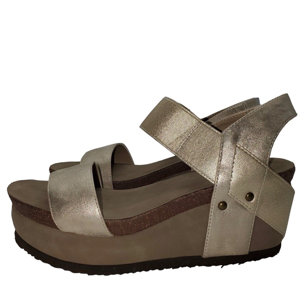 Crown Vintage Women’s Gold Brown Platform Sandal, Size 8M